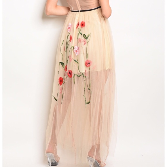 🌺🌺🌺 VINTAGE FLOWER EMBROIDERY NUDE DRESS🌺🌺🌺 - Picture 7 of 8